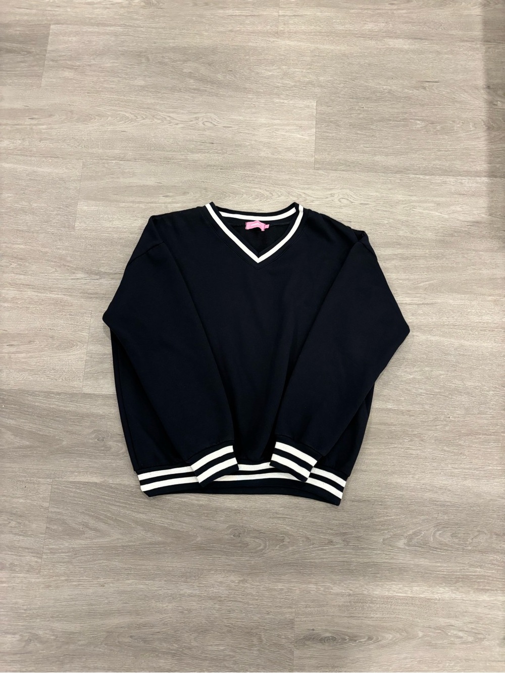 NWOT LIMITED EDITION Edikted Women V-Neck Sweater